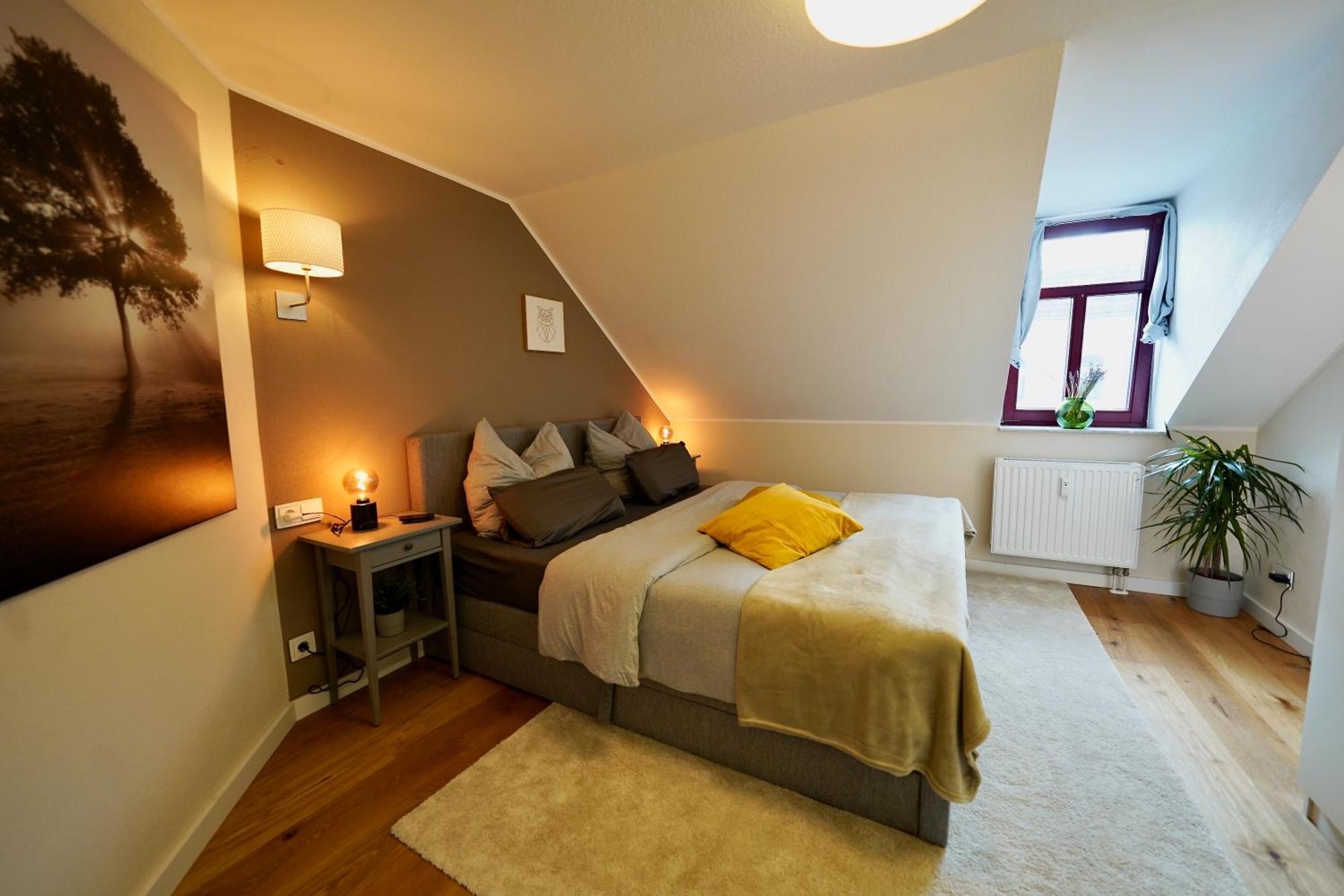 Edler Wohnraum Noble Stadtoase Mit Boxspringbett, Kaffeevollautomat & Parkplatz Zwickau Dış mekan fotoğraf